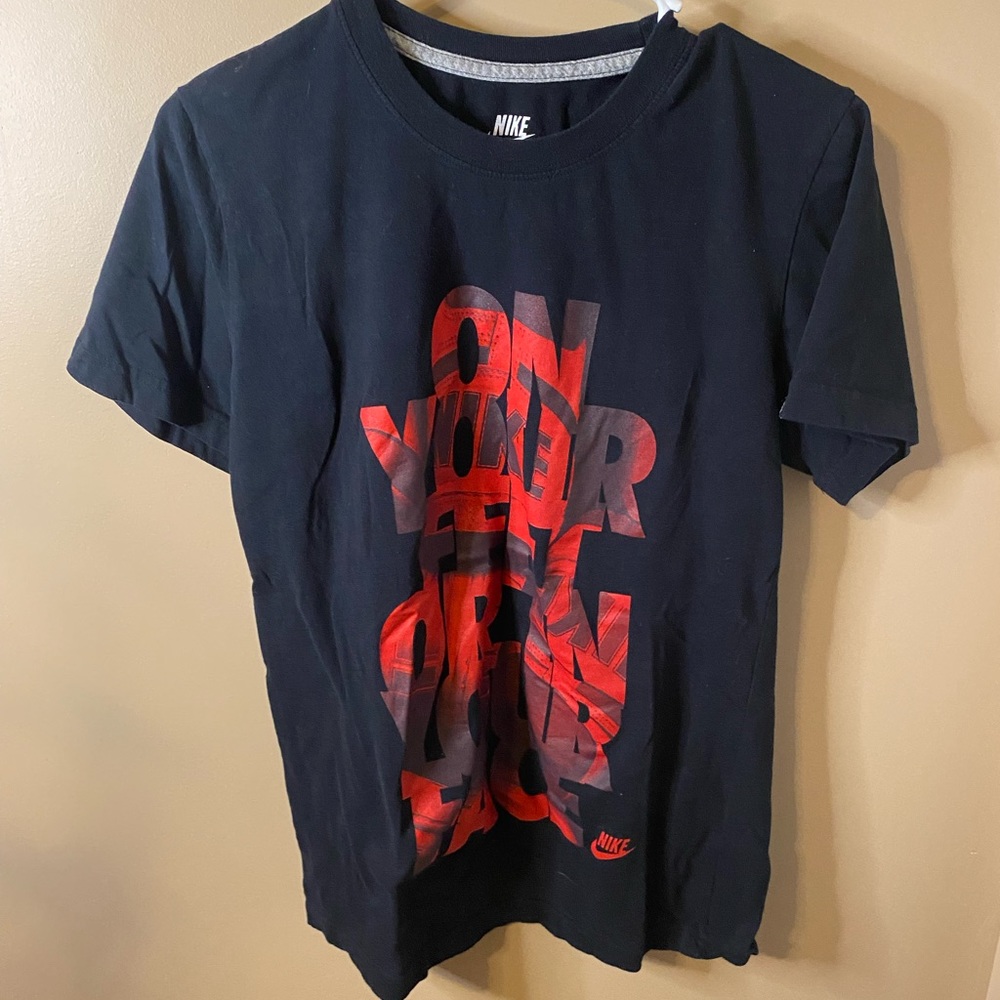 Nike Mens Size Medium Short Sleeve Shirt